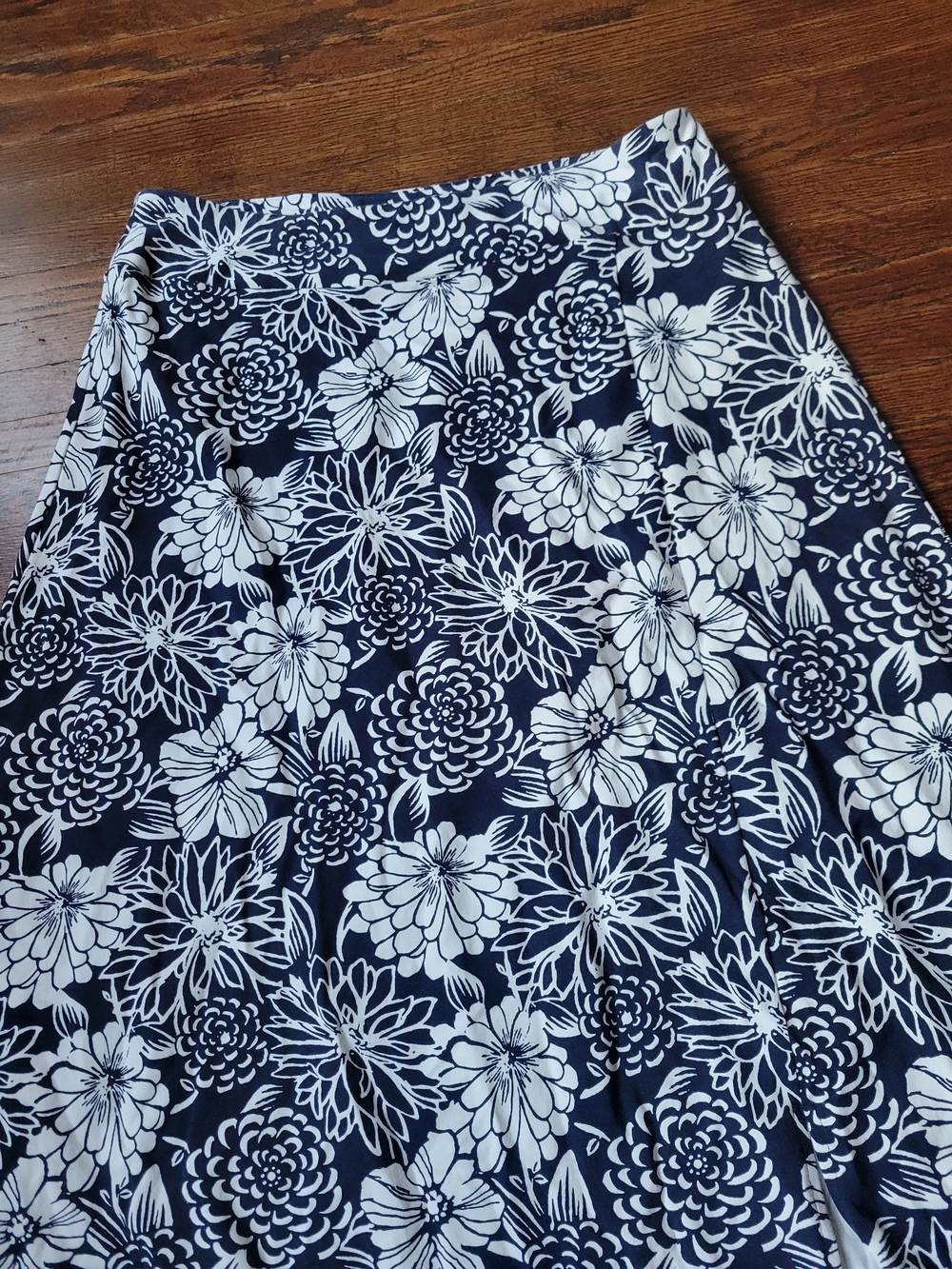 Talbots Women's Navy White Floral Maxi Skirt Slit Style Sz M Casual Church Wear - Picture 6 of 17